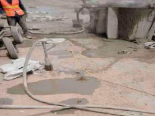 海港水泥混凝土路面板底注浆技术 路面脱空注浆整治方案